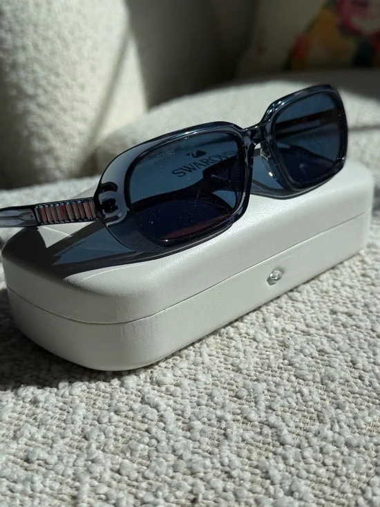 Stunning Swarovski Smoke-Blue Rectangular Sunglasses with baguette crystals ๐๐๐ - Picture 3 of 16